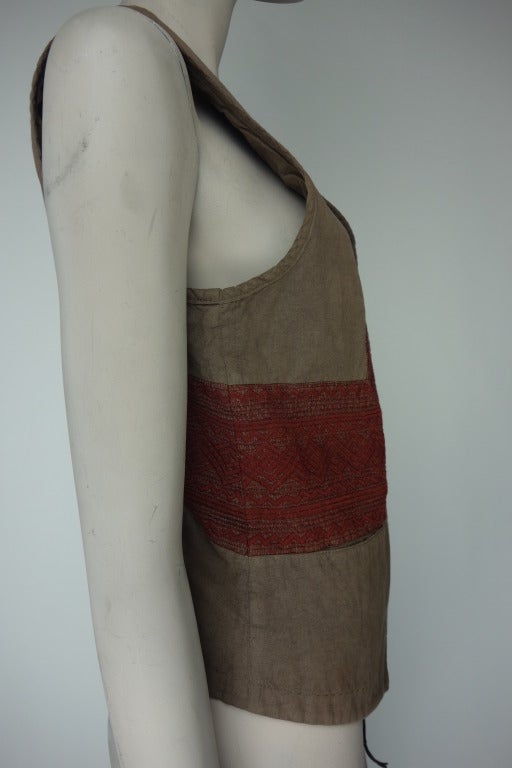 Dries Van Noten Spring-Summer 2002-2003 cotton/linen vest with one front pocket and leather tie front. EU.size 38