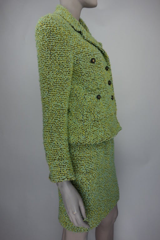 Chanel 1980s skirt suit, button front jacket has four faux pockets and fully lined, skirt has back zip and fully lined.