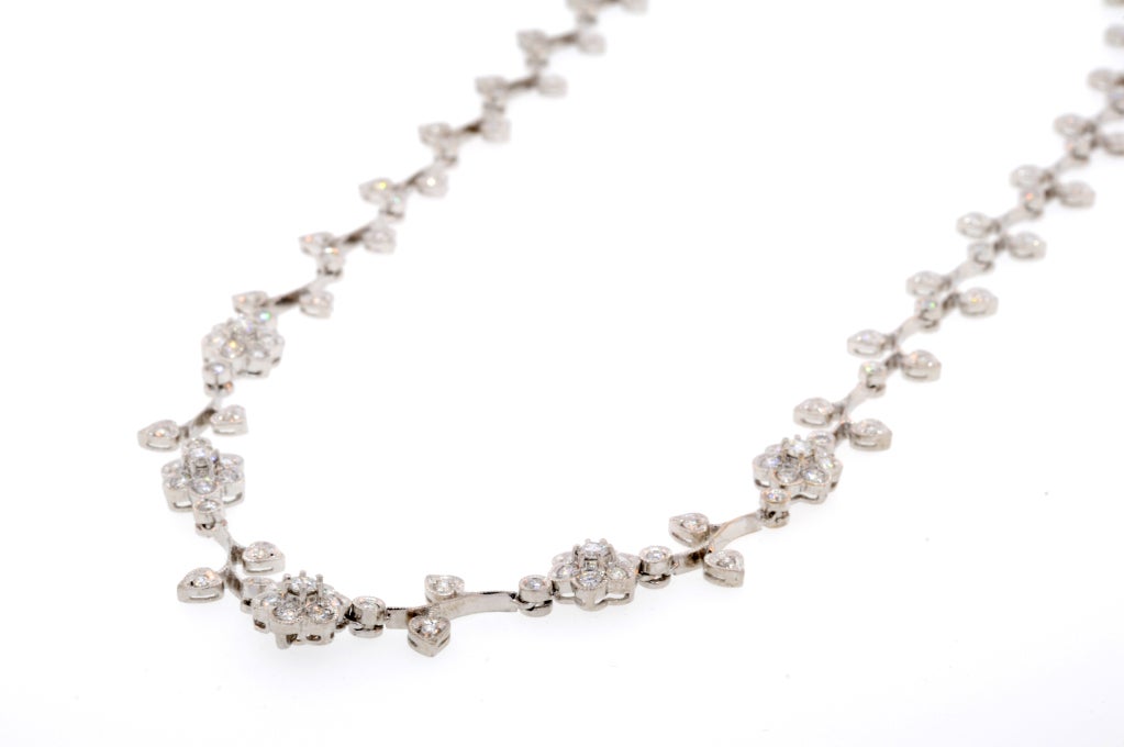 18K WHITE GOLD 18 INCH COLLAR STYLE NECKLACE CONSISTING OF A VINE AND FLOWER DIAMOND PATTERN. 122 DIAMONDS= 2.43CT.