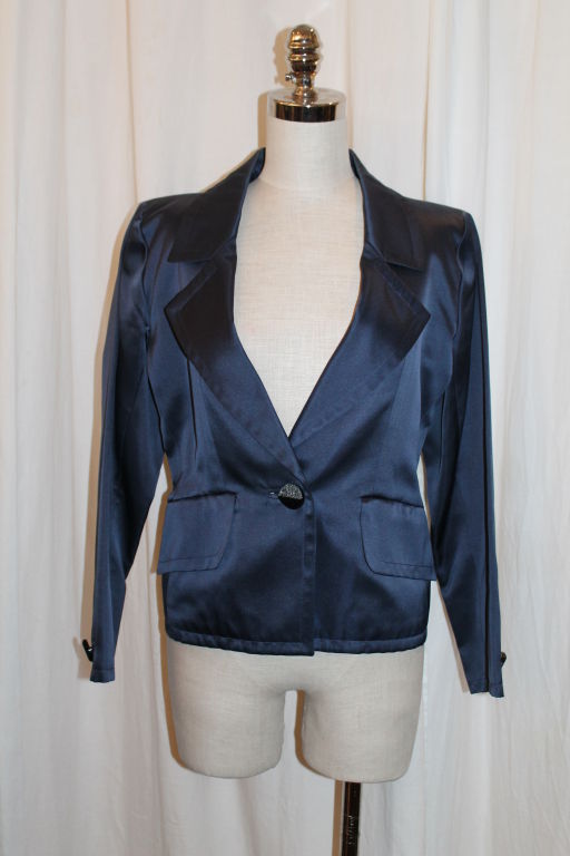 Vintage YSL Navy Satin Smoking jacket with brushed black buttons. French Size 36. This pre-owned garment is in great vintage condition.

Measurements:
Bust: 39