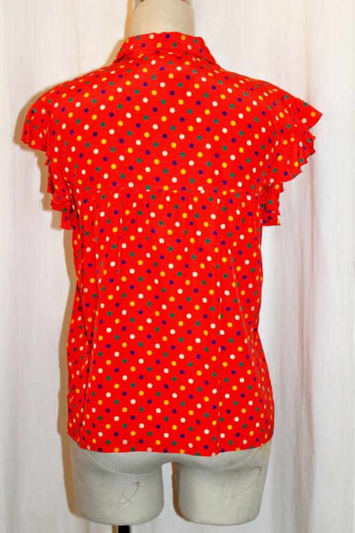 YSL Camicetta di seta rossa con pois multicolore~36 In condizioni buone in vendita a West Palm Beach, FL