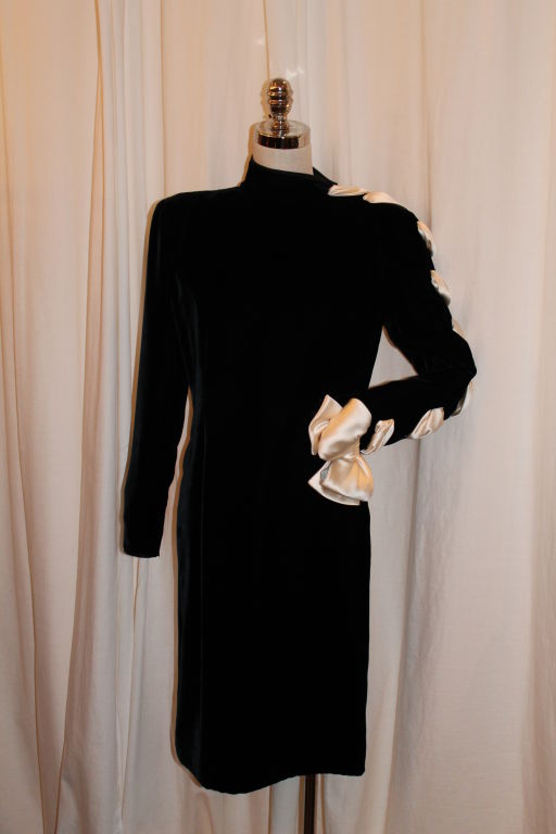 Vintage Valentino Boutique Black Velvet Shift Dress with Ivory Satin Bow Detail down arm. Circa 90's. This garment is in excellent pre-owned condition.