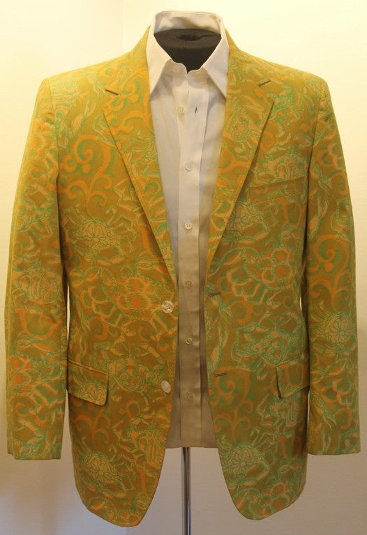 Vintage Mens Lilly Pulitzer Muted Yellow/Green Crabs-38, Men's Division. It has a mustard liner, 2 Button Front closure and 2 buttons on sleeves. Single Vent. Garment may have been altered. Shoulder to shoulder is 17.5 inches and sleeve length is 24