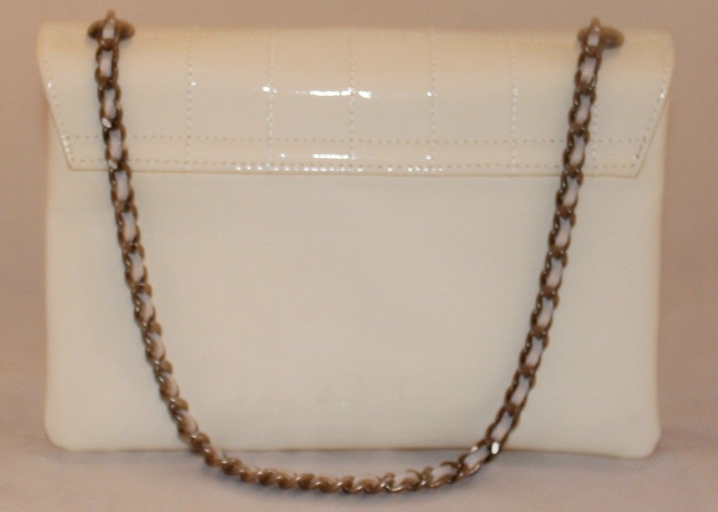 Women's Chanel White Patent Leather Quilted Flap Handbag-SHW