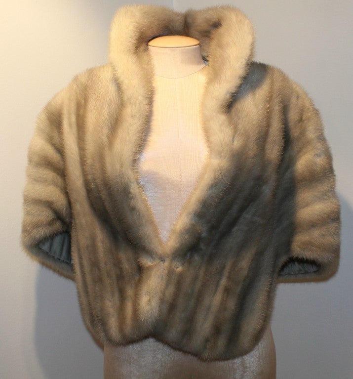 Bill Blass Light Gray Mink Stole. Shoulder to shoulder measurements are 23 inches.