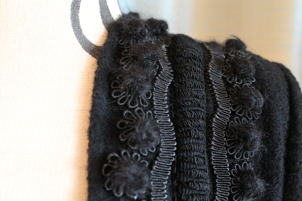Oscar de la Renta Black Wool Crop Jacket with Embroidery Trim - 6 In Good Condition In West Palm Beach, FL