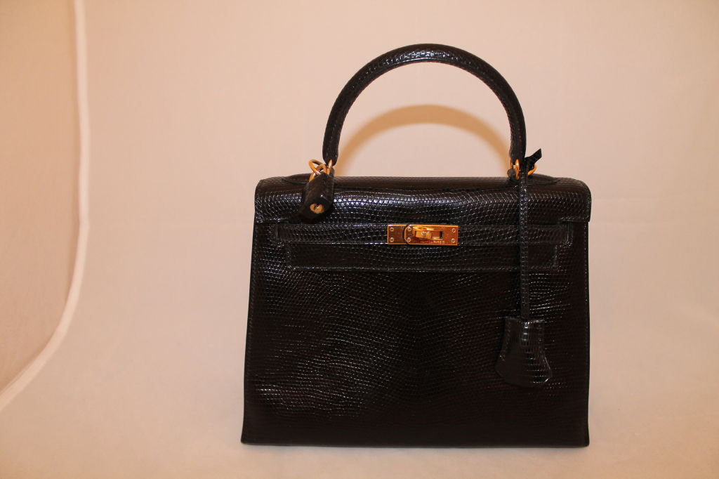 Hermes Black Lizard Kelly Bag - 25 cm - with covered lock and gold hardware. Also comes with detacheable strap, duster, rainpouch and box.
Measurements: Length: 25cm
Height: 18cm
Depth: 10cm
