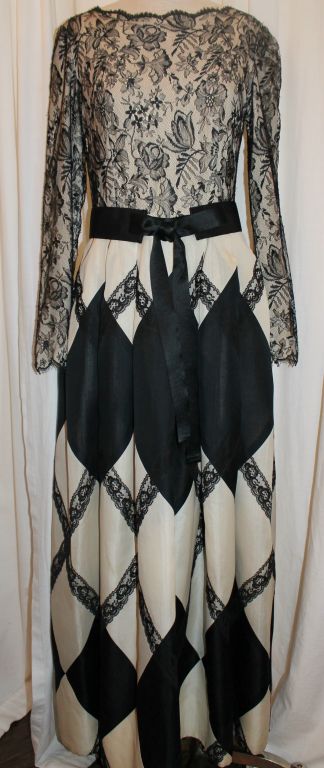 Vintage Bill Blass Black & Ivory Lace and Silk Taffeta Gown. Size 8. Circa 70's
Additional Measurements: Shoulder to Shoulder: 19