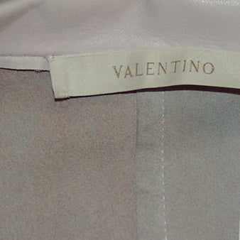 Valentino - Veste en cuir de veau souple, lavande claire en vente 2