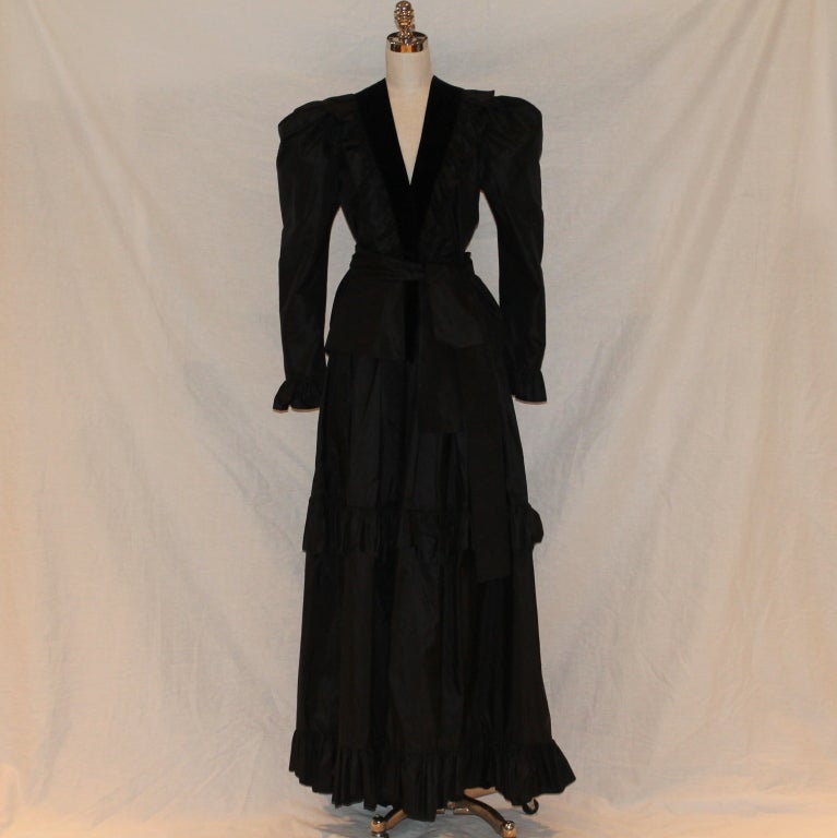 Vintage Yves Saint laurent Black Silk Taffeta 2 piece Top/Skirt w/ velvet V neckline - Sz 12 - Circa 80's

Measurements:
Top: Bust  41   Shoulder to Shoulder  15.5  Sleeve 27
Length  25
Skirt:  Waist 28  Length 49