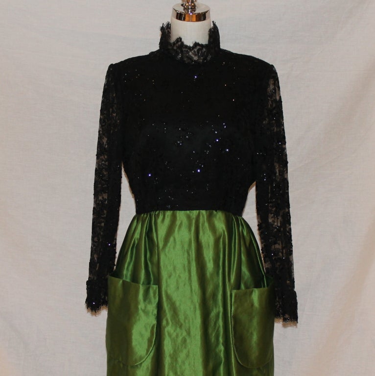 Roger Freres Black Lace and Green Silk Taffeta Gown-10-Circa 70's In Excellent Condition For Sale In West Palm Beach, FL