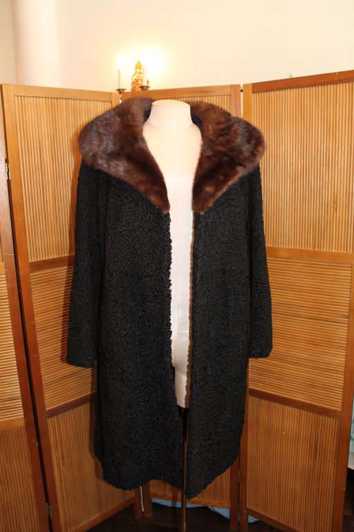Vintage Black Persian Lamb Coat with chocolate brown mink fur collar. Circa 60's This coat is in very good pre-owned condition.<br />
<br />
Measurements:<br />
Bust: 45