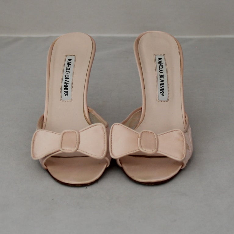 Manolo Blahnik pink lace slides with satin bow, size 37,with a 4 inch heel