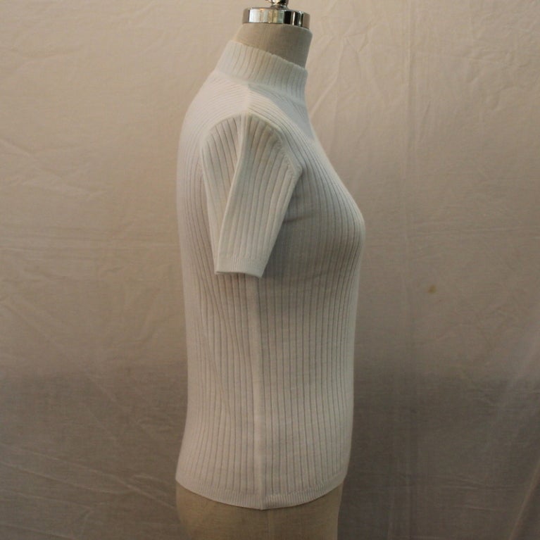 Courreges White Short Sleeve Knit Sweater - Small 100% Dralon
Measurements are as follows:
Length 21.5