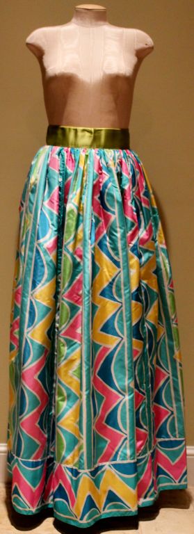 Vintage Oscar De La Renta Multi Color Silk Taffeta Maxi Skirt. size 4. Circa 70's This amazing piece is in excellent vintage condition. Measurements are as follows:

Waist: 25