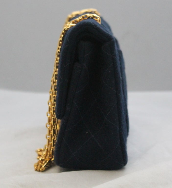 Chanel Navy quilted Fabric Medium/Large Classic Double Flap - GHW - Circa 1994 The chain on this bag is a beautiful gold link. This bag is in very good condition.
Measurements are:
Width 9