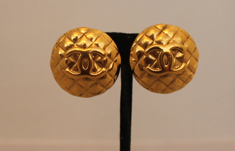 Chanel Vintage Gold Tone Quilted back Earrings w/ Center CC's-Circa 1986 In Excellent Condition In West Palm Beach, FL