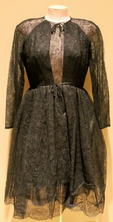 Vintage Sarmi Black Lace Cocktail Dress - Size 6  Circa 50's
This dress is in excellent vintage condition.
Additional Measurements:
Shoulder to Shoulder : 18
