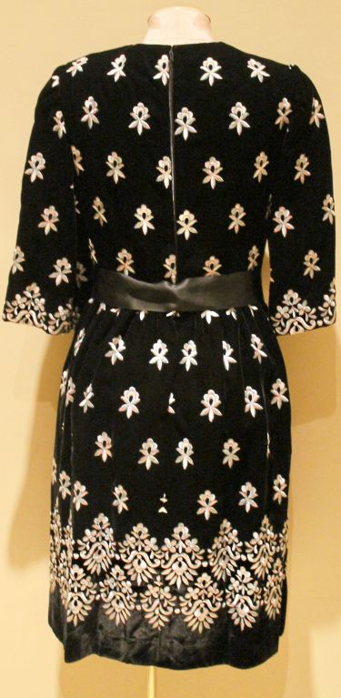 Vintage Sarmi Black Embroidered Velvet Dress - Sz 4  Circa 50's In Excellent Condition In West Palm Beach, FL