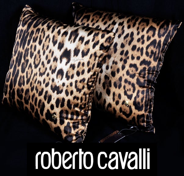 BRAND NEW ROBERTO CAVALLI SILK PILLOWS



The set includes: TWO pillows
100% Silk
 
Leopard print
 
RC logo

Roberto Cavalli signature
 

Size 43 cm x 43 cm (about 17