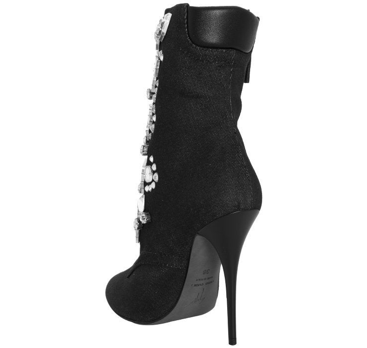 Giuseppe Zanotti  Boots


The glamour girl's must-have shoe list would not be complete without this Giuseppe Zanotti masterpiece.

Black waxed canvas ankle boot with 4 1/4