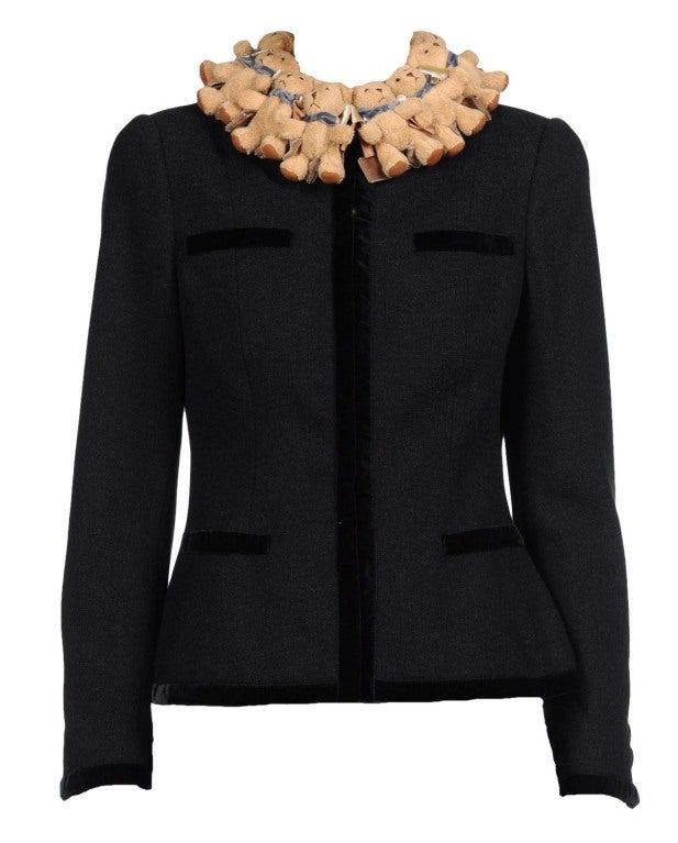 Moschino Blazer

Flannel - Velvet - Buttoned cuffs - Four pockets - Hook-and-eye closure - Lined interior - Teddy Bear collar

Composition: 91% Virgin Wool, 7% Cashmere, 2% Other Fibres

Brand new

Size 42
