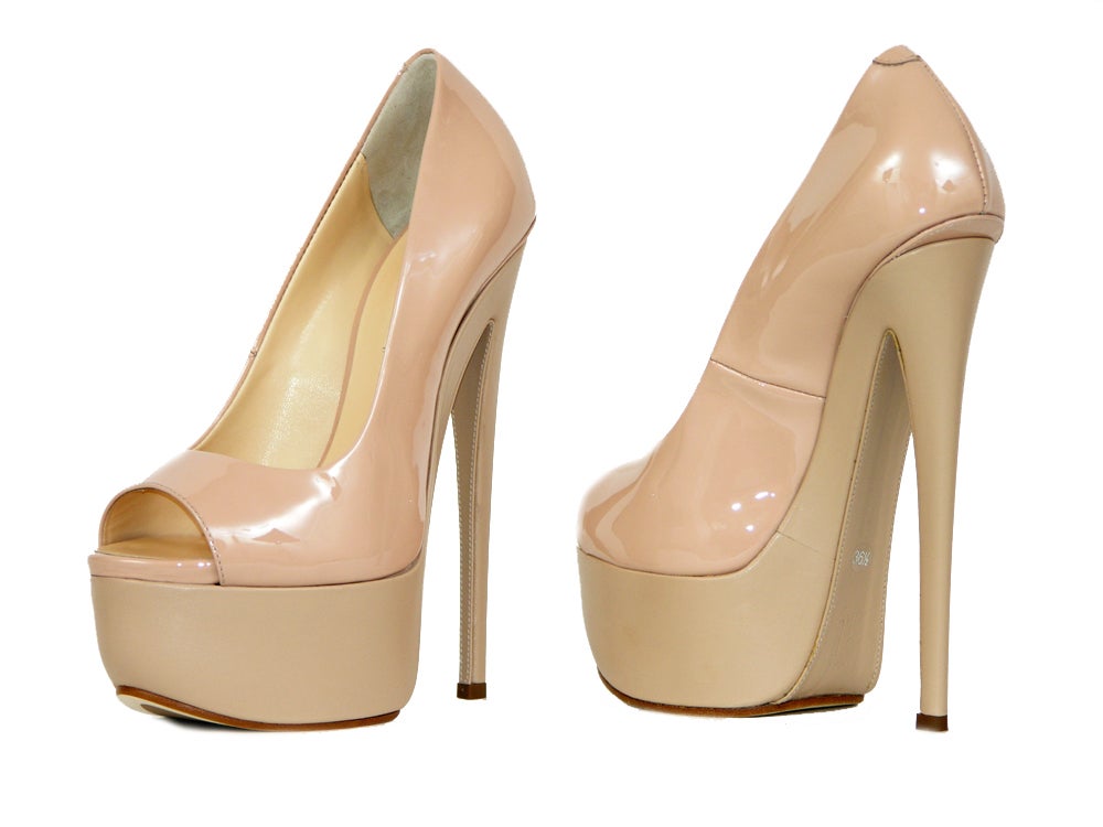 SEE THE WORLD FROM A FRESH NEW PERSPECTIVE WITH THIS SKY-HIGH GIUSEPPE ZANOTTI PUMP

ITALIAN SIZE 36.5 OR US 6.5

COLOR - BLUSH

PATENT LEATHER 

OPEN TOE

SKY-HIGH LEATHER HEEL - 6.5 INCHES (16.5 CM)

LEATHER PLATFORM - 2 INCHES (5