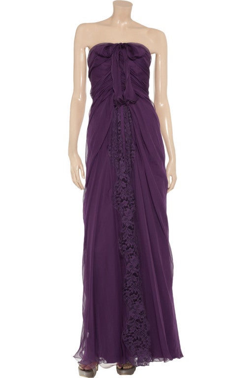 Alberta Ferretti plum gown.
Silk-chiffon.
Bow-detail, lace trims, triple-layered skirt, internally boned bodice.
Concealed hook and zip fastening at back.
100% silk.

Size 42 - US 6

Fitted at the bust and waist, loose at the hip.

