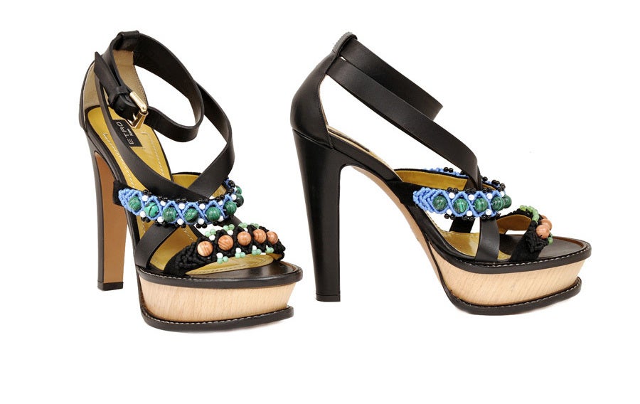 Fabulous platform sandals by Etro


Color: Black
Open toe
Leather
Buckle with Etro signature
Embroidery, Stones
Leather lining
Leather sole 
Platform 1 1/2