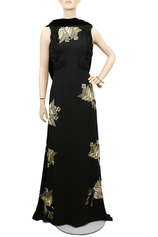 VINTAGE GUCCI EVENING DRESS 

Here's the dress that is the ultimate blend of elegance, sophistication and glamour. 
 
Color: Jet Black

Gold Embroidery

Made in Italy
IT Size 40 

Pre-oned in Good condition
Picture with the tag is shown only for