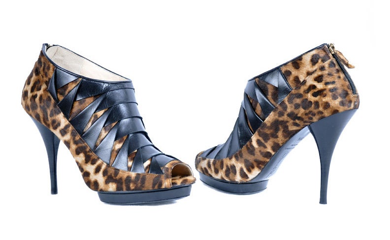 OSCAR DE LA RENTA PLATFORM BOOTS

Oscar de la Renta combines wild looking material and leather in this Pony Leopard Boots.  It will complete your exotic looking ensemble, while still displaying a classy appeal.
   Finished with a zip fastening at