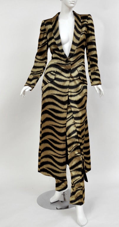 VALENTINO tiger print silk coat and pants

Size 10

Excellent condition