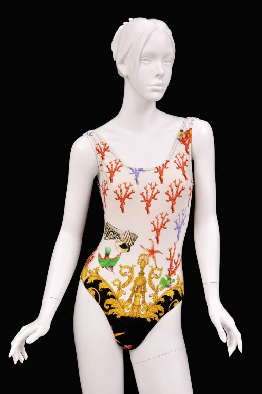 GIANNI VERSACE

1992 Collection

Impossible to find! 

Starfish and coral print

Made in Italy

Size 38