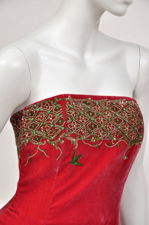 Zang Toi Embellished Red Velvet Gown

Size 6

Fully lined

Beaded and embroidered.

Runway sample