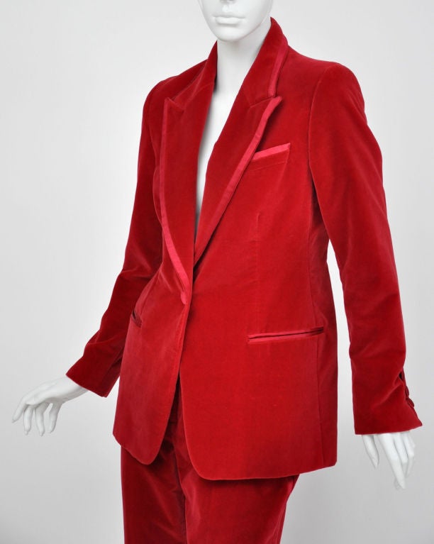 A/W 1996 Vintage Tom Ford for Gucci Iconic Red Velvet Tuxedo Suit at 1stDibs | gucci red velvet suit, tom ford gucci suit, tom ford velvet suit