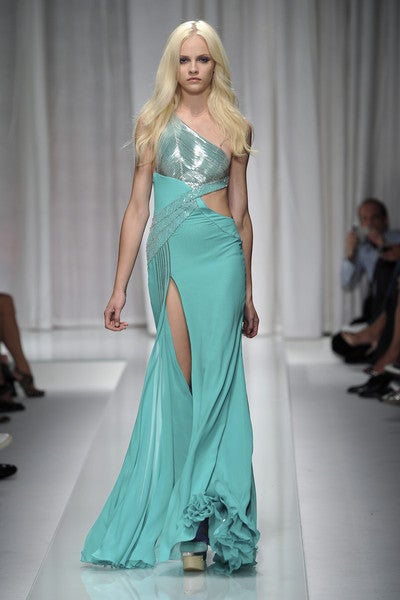 VERSACE
Collection Spring/Summer 2010 look # 46



The sensational color, one-shoulder design, artfully embellished body and fluid 

skirt - which allows effortless movement - ensure 

a stunning silhouette



Color: Aquamarine

Content: 100%