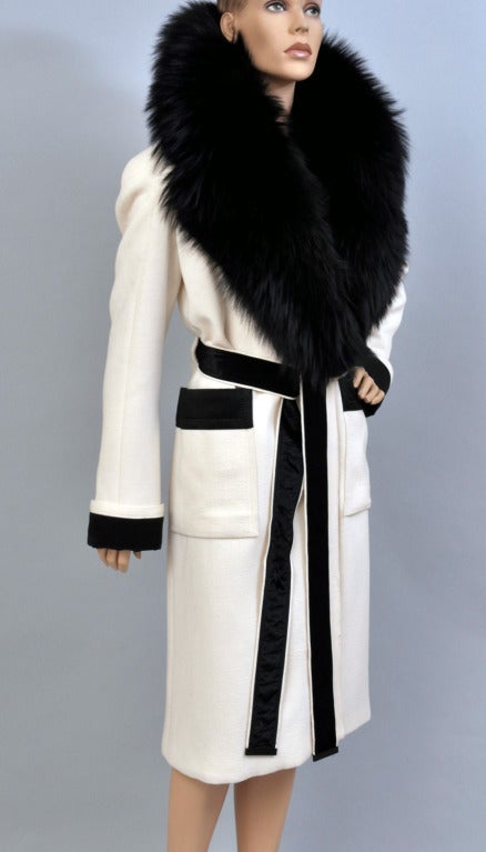 Black F/W 2011 Tom Ford White Wool Coat with Fox Fur ***New