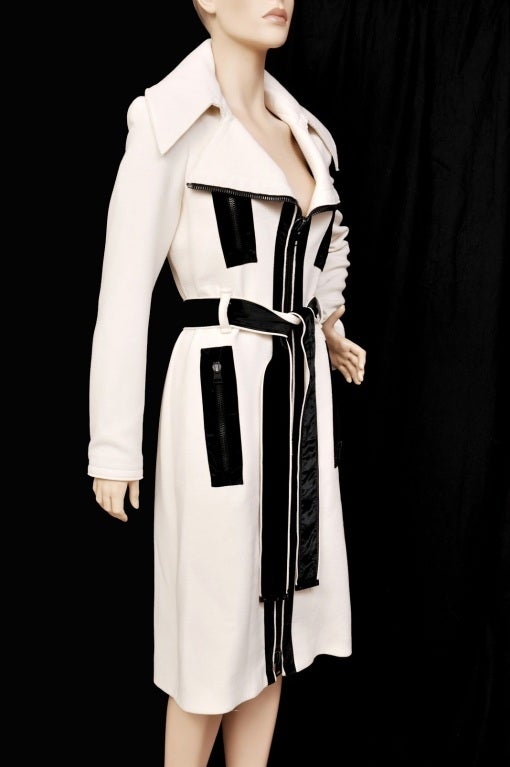TOM FORD  

CHALK WHITE DOUBLE WOOL CREPE SKINNY ZIP TRENCH COAT

 Tom Ford's wool coat is the ultimate luxury for the fashion-forward. 

IT Size: 38 - US 2 

Guaranteed to turn heads & stop traffic whenever & wherever you wear it!

Made