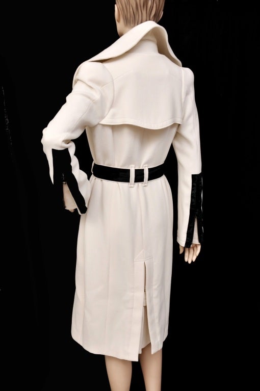 New Tom Ford Chalk White Double Wool Crepe Trench Coat In New Condition In Montgomery, TX