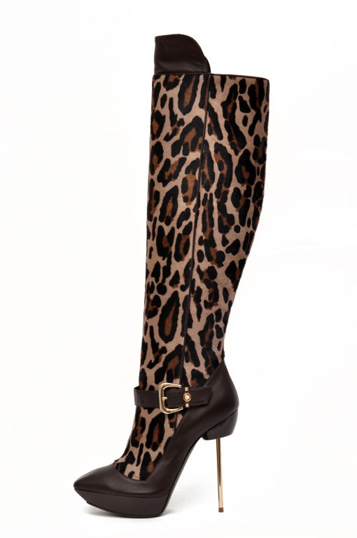 Versace brown leopard stiletto boots 

Brand New, in the box.

130 mm

Size: 37.5