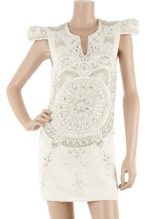 Love the exquisite detail! White silk mini dress with multi-bead embroidery. 
Balmain dress has exaggerated shoulders, cap sleeves, a V-neck and is fully lined. 

French size 36 - US 4

Pre-onwed, in good condition.

Retail price is $12,000.00