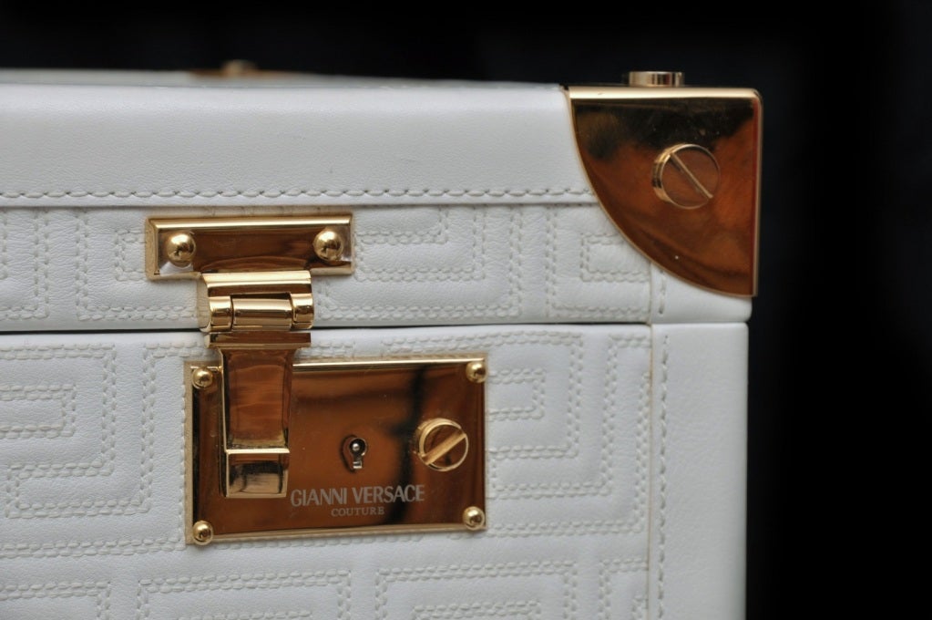 Neu GIANNI VERSACE COUTURE EMBROIDERED WHITE LEATHER SUITCASE 2