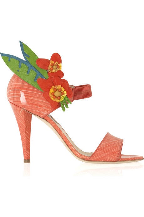 OSCAR DE LA RENTA SHOES<br />
<br />
These pretty foot-candies are amazingly glamorous and you can wear them with the floral appliqué but if its too whimsical for your elegant panache, you can remove it easily.  It’s a sweet heart that you should