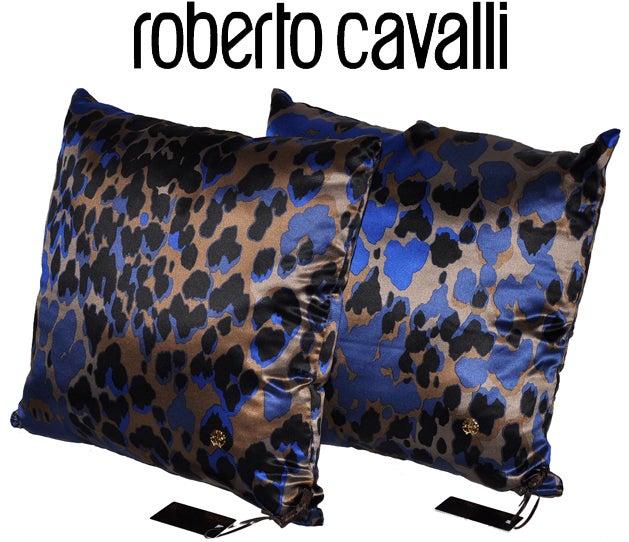 To those who require nothing less than absolute luxury here's

BRAND NEW ROBERTO CAVALLI SILK PILLOWS


The set includes: TWO pillows

100% Silk

Animal Print
 
RC logo

Roberto Cavalli signature
 

Size 43 cm x 43 cm (about 17