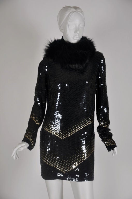 Sexy, glamorous, and all-around flattering, GUCCI's chic dress hits all the right notes. Crafted from 100% silk and embellished with sequences. Finished with the eye-catching fox fur collar.
Very seductive open back
Fur collar is removable
Fully