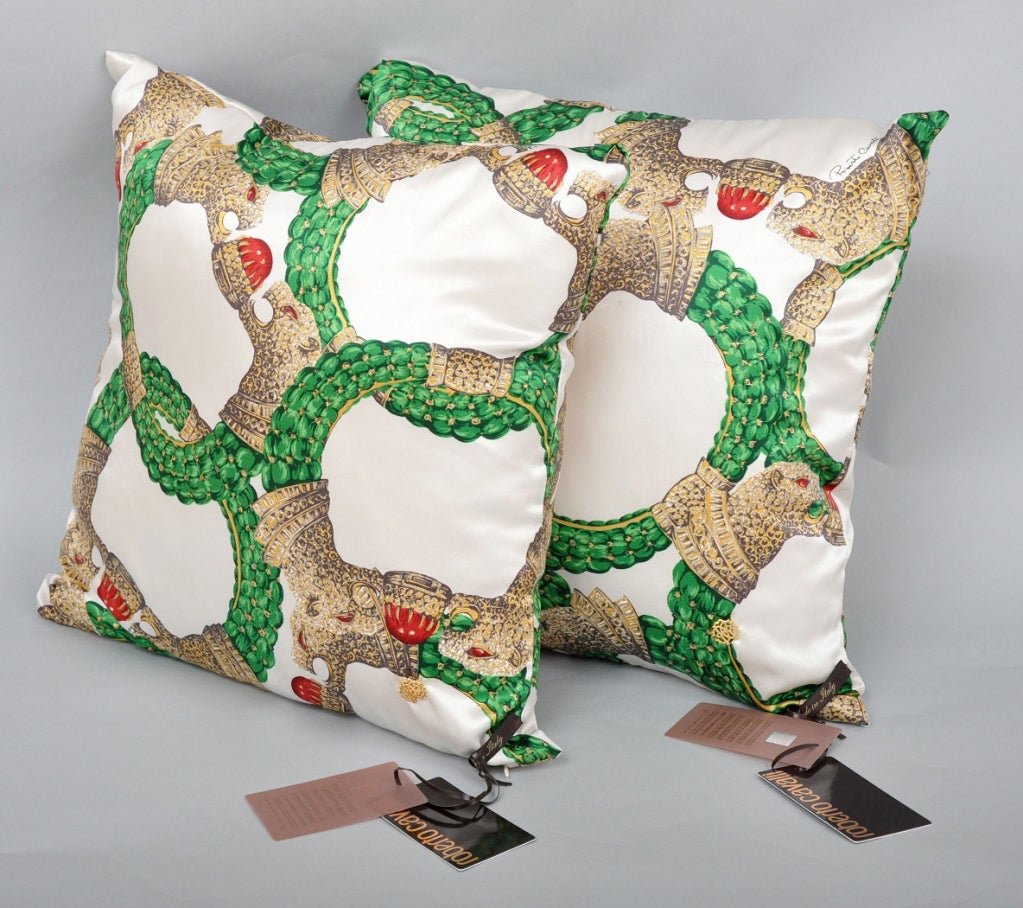 To those who require nothing less than absolute luxury here's

BRAND NEW ROBERTO CAVALLI SILK PILLOWS

The set includes: TWO pillows

(if you want additional pillows in the same print we have 2 more)

100% Silk
 
 
RC logo

Roberto
