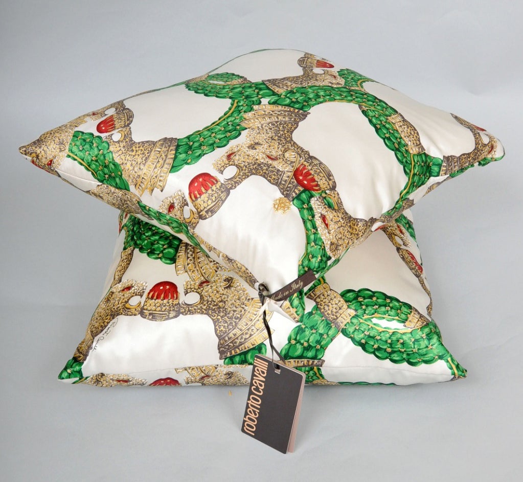 New ROBERTO CAVALLI WHITE PRINTED SILK PILLOWS In New Condition In Montgomery, TX