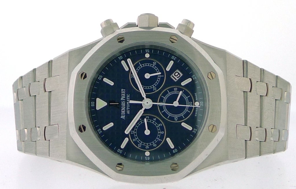 Brand Name 	Audemars Piguet
Style Number 	25860ST.OO.1110ST.04
Series 	Royal Oak Chronograph
Gender 	Mens
Case Material 	Stainless Steel, Brushed
Dial Color 	Blue Tapisserie
Movement 	Automatic
Engine 	AP Caliber 2385 (37 jewels, 21,600vph,