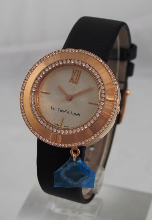 Brand Name: Van Cleef & Arpels
Style Number: VCARM95000
Series: Charms Watch
Gender: Lady's
Case Material: 18k Pink Gold
Dial Color: White Alahambra Guilloche
Movement: Quartz
Functions: Hours, Minutes
Crystal Material: Scratch Resistant