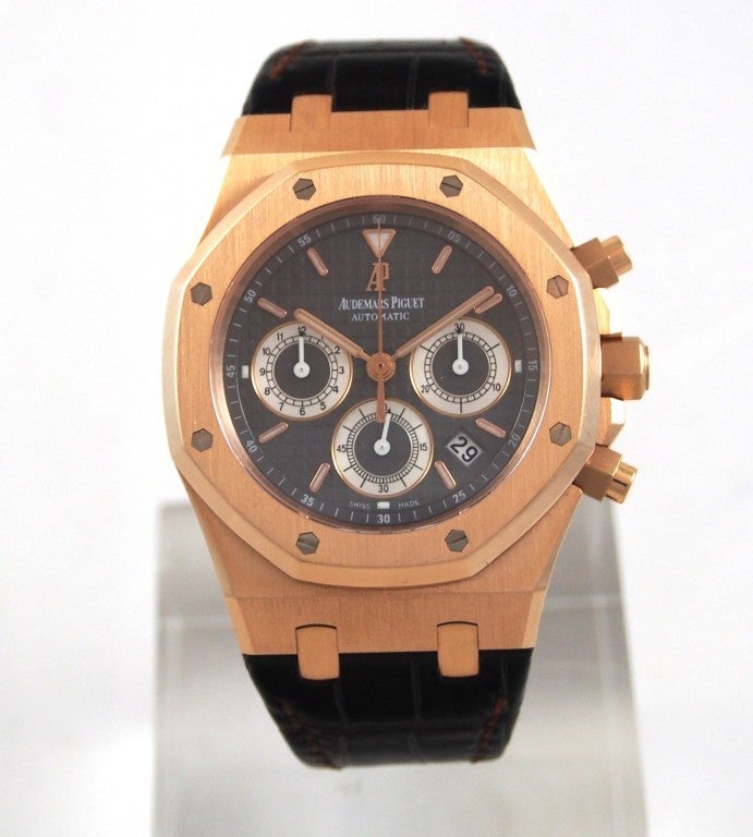 Brand Name: Audemars Piguet
Style Number: 26022OR.OO.D098CR.02
Also Called: 26022, 26022OROOD098CR02, 26022OR.00.D098CR.02, 26022OR, 26022OR0098CR02
Series: Royal Oak Chronograph
Gender: Men's
Case Material: 18K Rose Gold
Dial Color: Charcoal